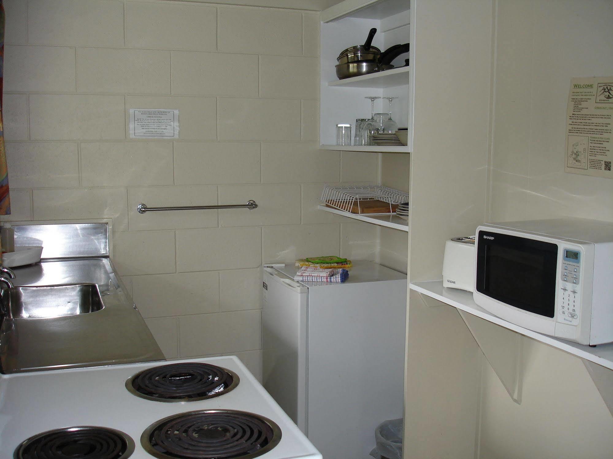 Alpine Holiday Apartments & Campground 핸머스프링스 외부 사진