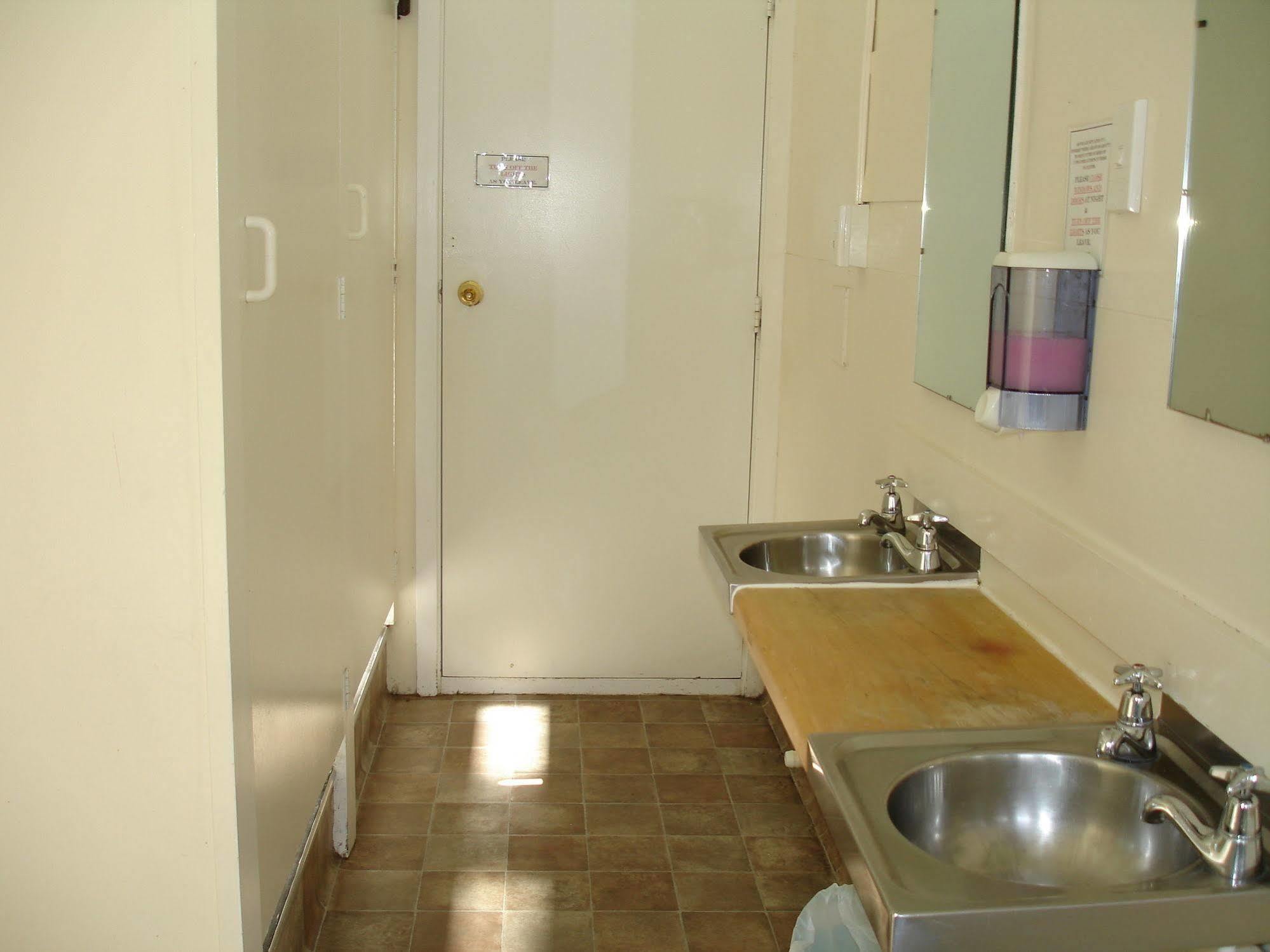 Alpine Holiday Apartments & Campground 핸머스프링스 외부 사진